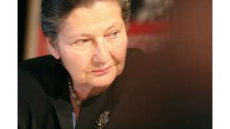 Simone travou uma batalha difícil com a oposição ao propor a lei do aborto