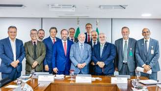Presidente Luiz Inácio Lula da Silva, em reunião com o Ministro da Fazenda, Fernando Haddad e com o Presidente da Petrobras, Jean Paul Prates, no Palácio do Planalto