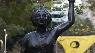 Foi instalada uma estátua em homenagem a Marielle Franco, no Centro do Rio de Janeiro