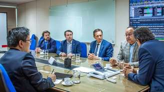 Reunião entre representantes da Frente Parlamentar Evangélica e o ministro Fernando Haddad.