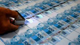 O real foi criado no governo Itamar Franco, em 1994. 