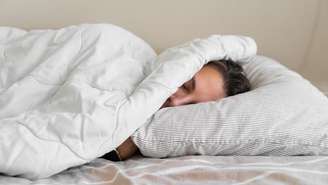 Saiba quais cuidados ajudam a dormir melhor nos dias frios