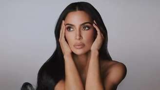 Uau! Kim Kardashian escandaliza com cabelo curto e cor inusitada: