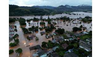 Vista aérea de área inundada perto do rio Taquari, na cidade de Encantado, no Rio Grande do Sul