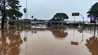 Rodoviária de Porto Alegre ficou alagada com enchente