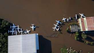 Imagem aérea do aeroporto Salgado Filho na segunda-feira (6/5)