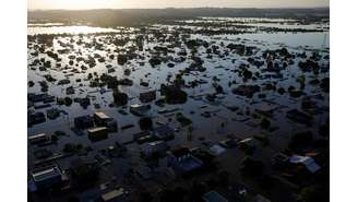 Vista de Canoas, no Rio Grande do Sul, com as ruas tomadas pelas águas. Registro de segunda-feira, 6