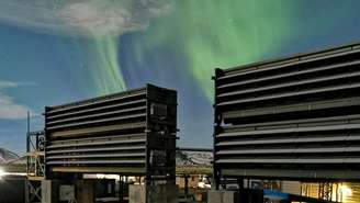 Com ventiladores gigantes que lembram equipamentos de ar condicionado, a Climework retira 4 mil toneladas de CO2 da atmosfera por ano