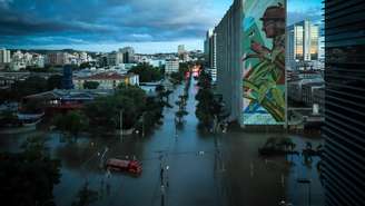 Vista aérea de Porto Alegre nesta terça-feira, 14 de maio, após dias de chuva intensa e enchentes devido à cheia dos rios.