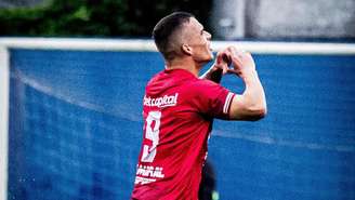 Caio Vieira comemora o segundo gol do Leão.