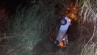 Uma mulher de 29 anos e uma criança de 3 sobreviveram após o carro em que elas estavam cair em ribanceira no Paraná. 
