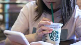 Da guerra de Israel em Gaza à inflação, a Starbucks enfrenta uma série de fatores que estão desgastando a marca.