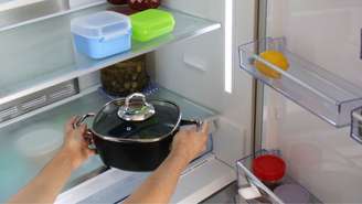Veja como armazenar a comida na geladeira