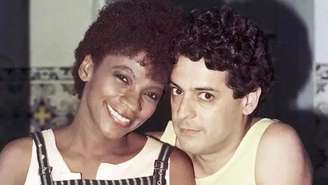 Relacionamento inter-racial de Sônia (Zezé Motta) e Cláudio (Marcos Paulo) gerou onda de ódio racista contra a atriz