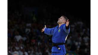 Paris, França - 28 de julho de 2024. Willian Lima do Brasil reage após vencer luta contra Gusman Kyrgyzbayev do Cazaquistão. 