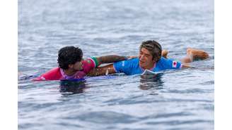 Gabriel Medina vence Kanoa Igarashi nas oitavas do surfe olímpico