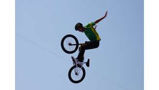 Brasileiro Gustavo Batista De Oliveira faz manobra em final na Olimpíada