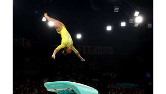 Rebeca Andrade se apresenta no salto na final do individual geral da ginástica