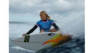 Tati Webb em ação em Teahupoo