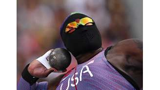 Raven Saunders chamou a atenção pela máscara que usa para competir