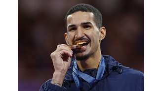 Netinho comemora bronze no taekwondo nos Jogos de Paris