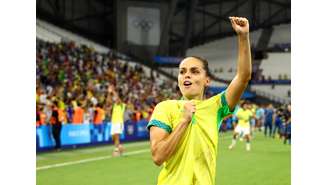 Gabi Portilho do Brasil comemora após a partida