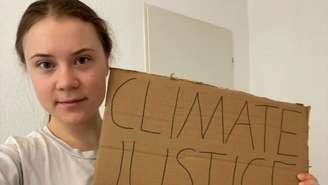 A presença de Greta Thunberg trouxe atenção ao protesto, reforçando a mensagem dos estudantes sobre a necessidade de uma solução pacífica