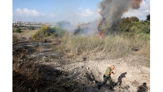 Míssil disparado por rebeldes apoiados pelo Irã no Iêmen caiu em um espaço aberto no centro de Israel.