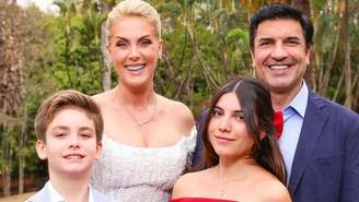 Ana Hickmann e Edu Guedes com os filhos, Alezinho e Maria