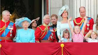 Família real no Palácio de Buckingham