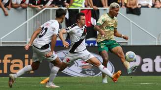 Richard Rios em ação na partida contra o Vasco da Gama. 