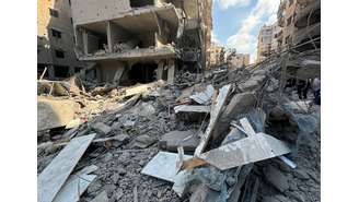 Prédio próximo ao local do ataque aéreo israelense que matou o líder do Hezbollah do Líbano, Sayyed Hassan Nasrallah, na sexta-feira, nos subúrbios ao sul de Beirute, Líbano