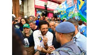 Ricardo Nunes durante agenda de campanha em Parada de Taipas