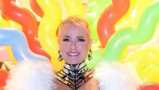 Xuxa faz show no intervalo do 'Futebol da Esperança', na Globo