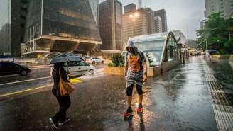 O tempo de duração de uma tempestade pode variar de poucos minutos a várias horas