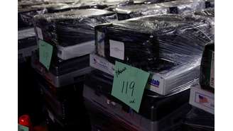 Máquinas de votação embaladas em armazém em Pittsburgh, no Estado norte-americano da Pensilvânia 