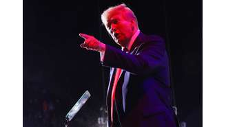 Trump durante comício no Michigan 