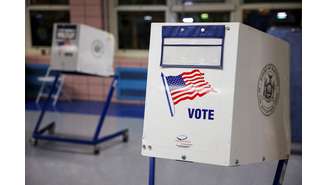 Uma vista mostra cabines de votação na Escola Elementar PS 20 Anna Silver, no Dia da Eleição para a eleição presidencial dos EUA de 2024 em Manhattan, Nova York, EUA, 5 de novembro de 2024.