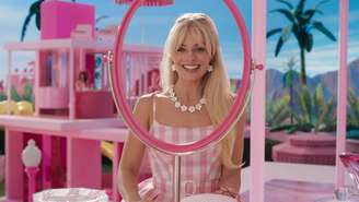 Margot Robbie como Barbie no filme sobre a boneca