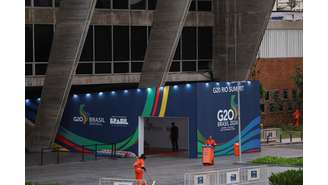 Preparativos no Museu de Arte Moderna (MAM), sede da Cúpula do G20, no Rio de Janeiro, Brasil, 17 de novembro de 2024.