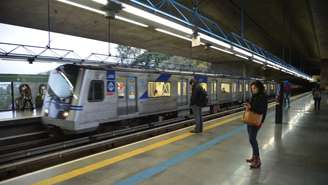 Linha vermelha do metrô de SP apresentou lentidão na manhã desta terça