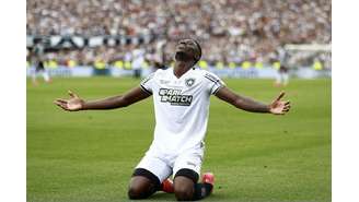 Luiz Henrique celebra gol que abriu o placar na final da Libertadores