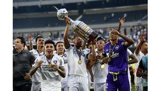 Botafogo levanta o troféu da Copa Libertadores