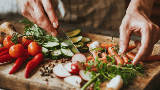 Vegetais baixos em amido são ótimas opções para incluir na dieta e diversificar as refeições Foto: Shutterstock