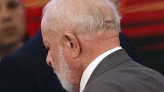 Presidente Luiz Inácio Lula da Silva (PT) com pontos na cabeça após acidente doméstico em outubro.