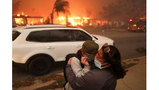 Incêndio florestal em Los Angeles, Califórnia, nos EUA	