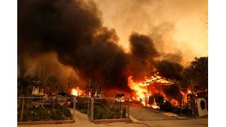 Incêndio florestal em Los Angeles, Califórnia, nos EUA
