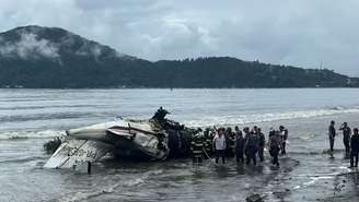 Avião cai em praia de Ubatuba