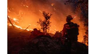 Chamas avançam em Los Angeles