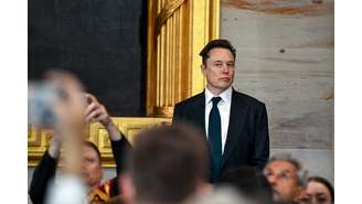 Elon Musk chega antes da posse de Donald Trump como o 47º presidente dos Estados Unidos ocorre dentro da Rotunda do Capitólio dos EUA em Washington, D.C., segunda-feira, 20 de janeiro de 2025. 